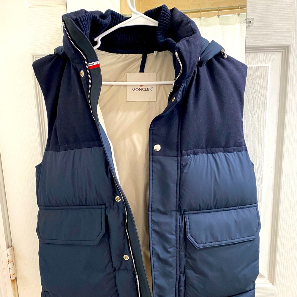 Moncler Vest new Size 1. Medium